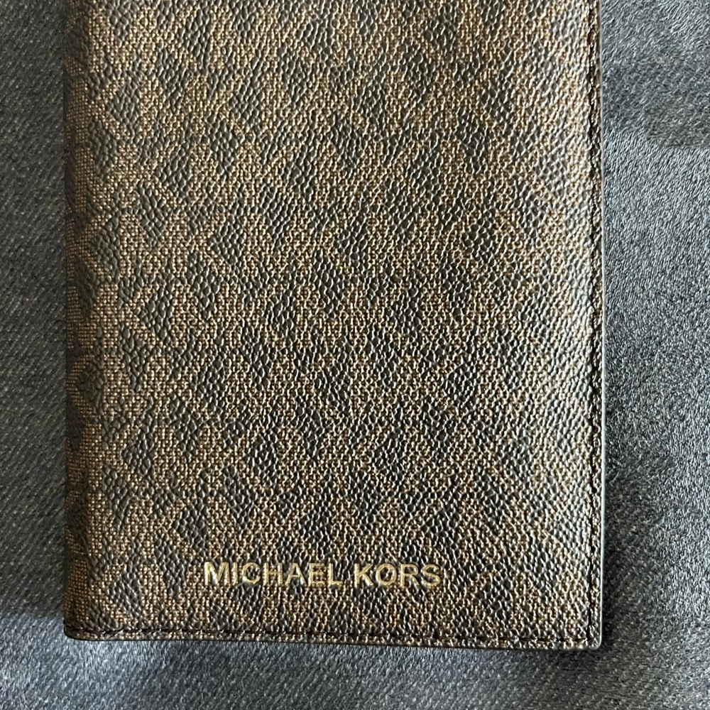 New Michael Kors Passport wallet